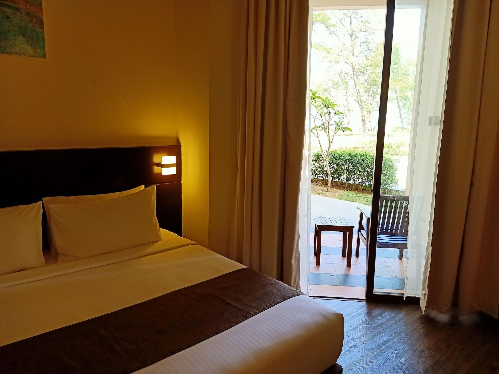 Villea Rompin Resort & Golf Куала Ромпин Екстериор снимка